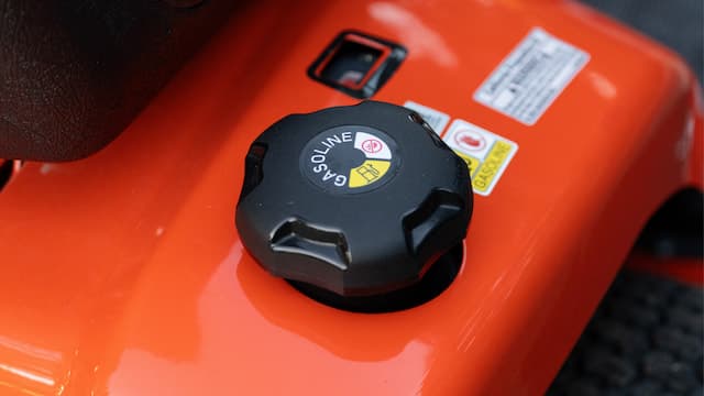 Fuel gauge and oversized filler neck