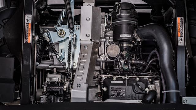 Powerful Kubota liquid-cooled gas EFI engine