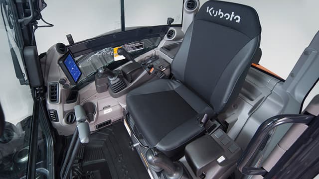 Large comfortable Cab to suit all operators